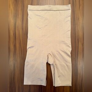 Spanx OnCore high waisted mid thigh short